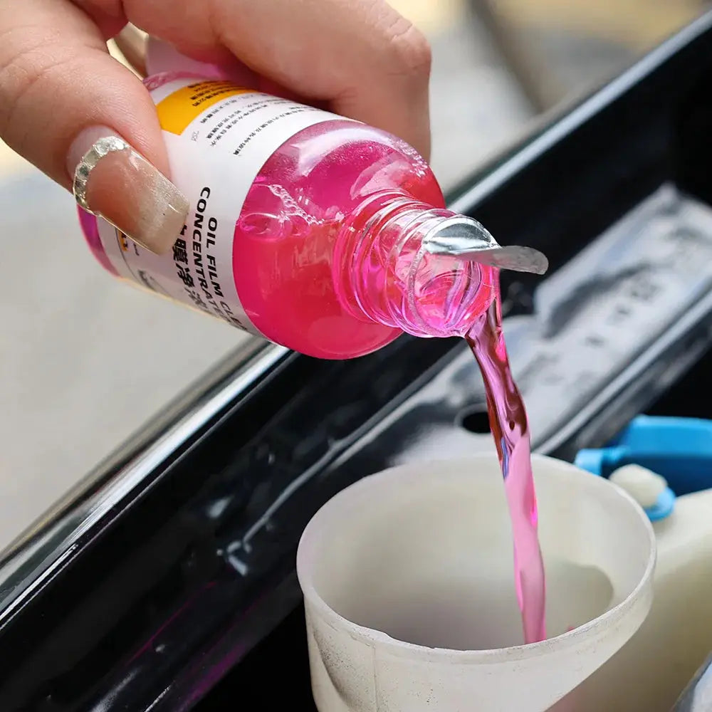 Simples Market car glass coating oil film cleaner being poured pink liquid from bottle into a cup