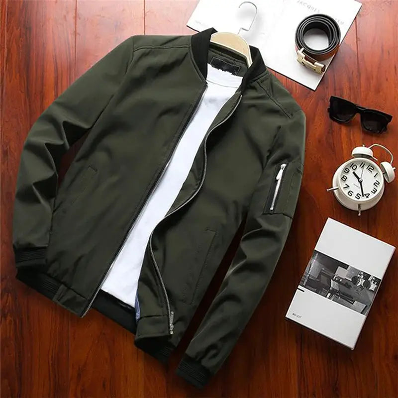 Men's olive green bomber jacket by Simples Market with front zipper and sleeve zip pocket