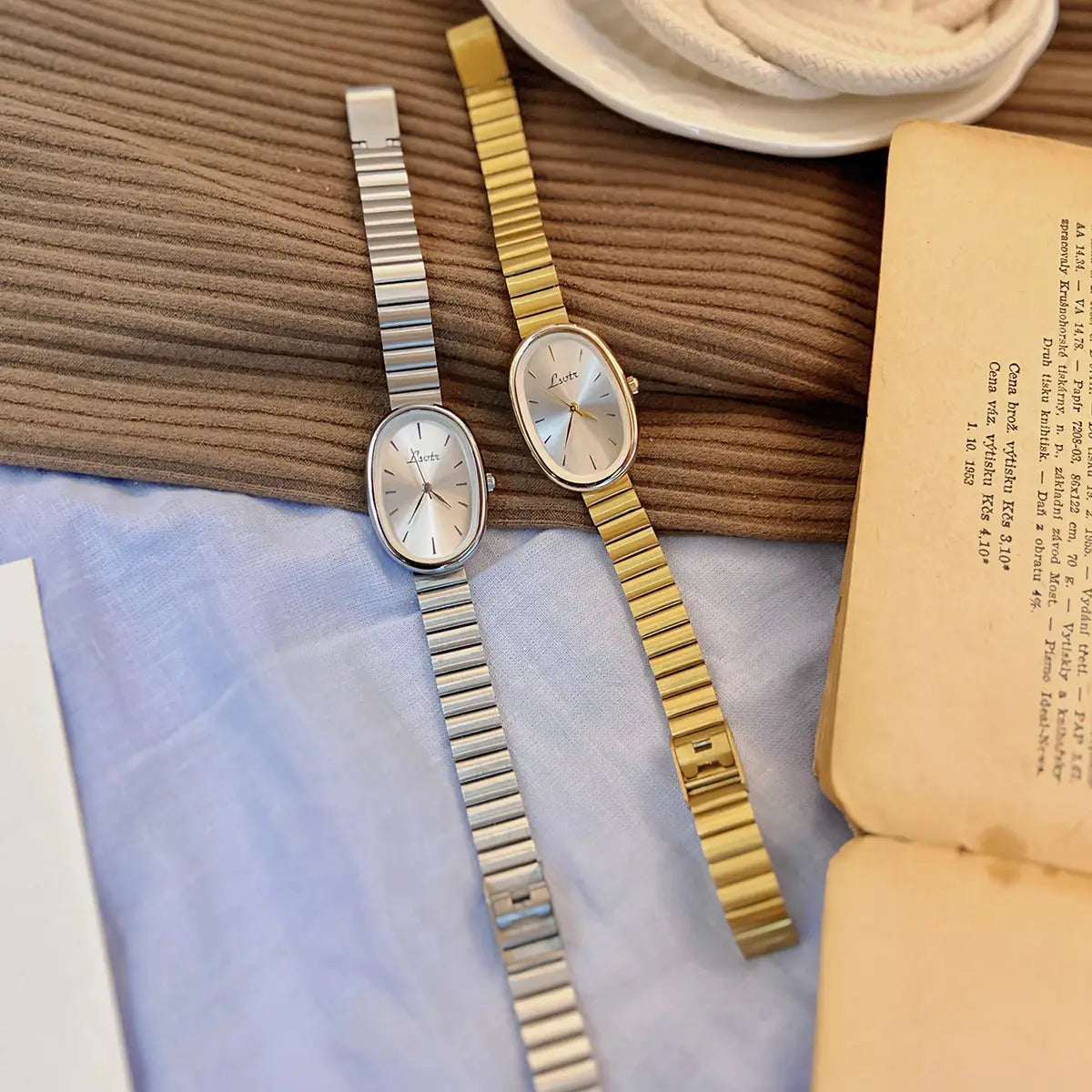 LuxeTime Vintage Gold Bracelet Womens Quartz Watch With Oval Case Elegant In Style Versatile Wear