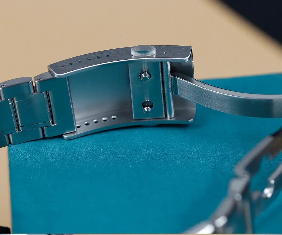 Cronos men's watch with blue-toned stainless steel bracelet and deployment clasp