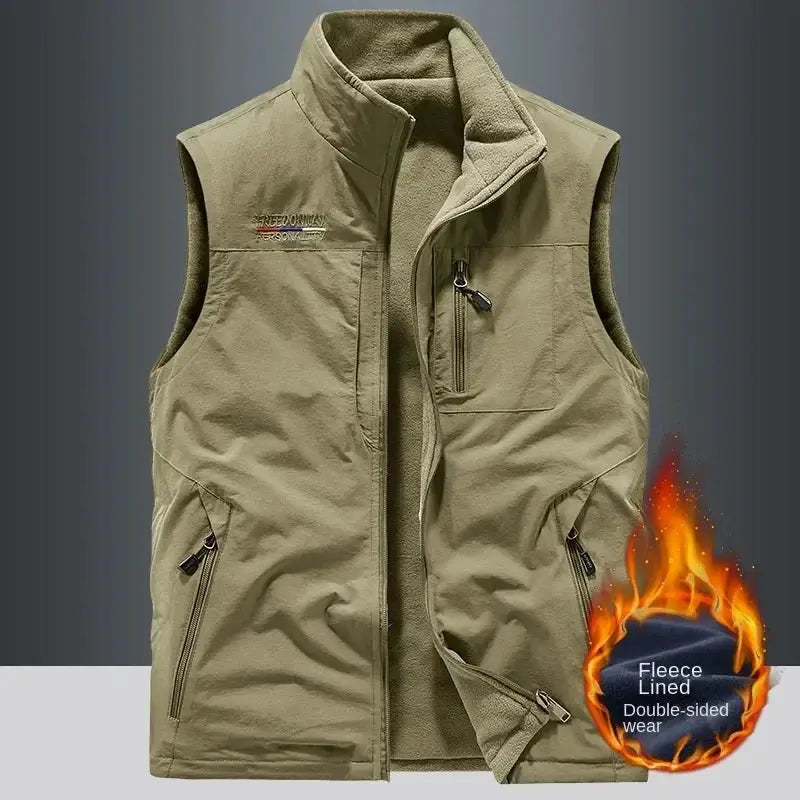 Men's outdoor heated gilet vest in beige with fleece lining, zip pockets, double-sided wear; Simples Market branding