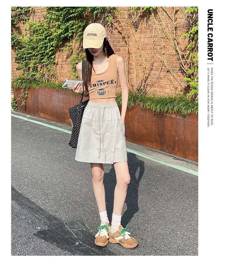 Simples Market two-piece women’s shorts-skirt set; high-waist light-gray mini skirt with a cropped beige top.