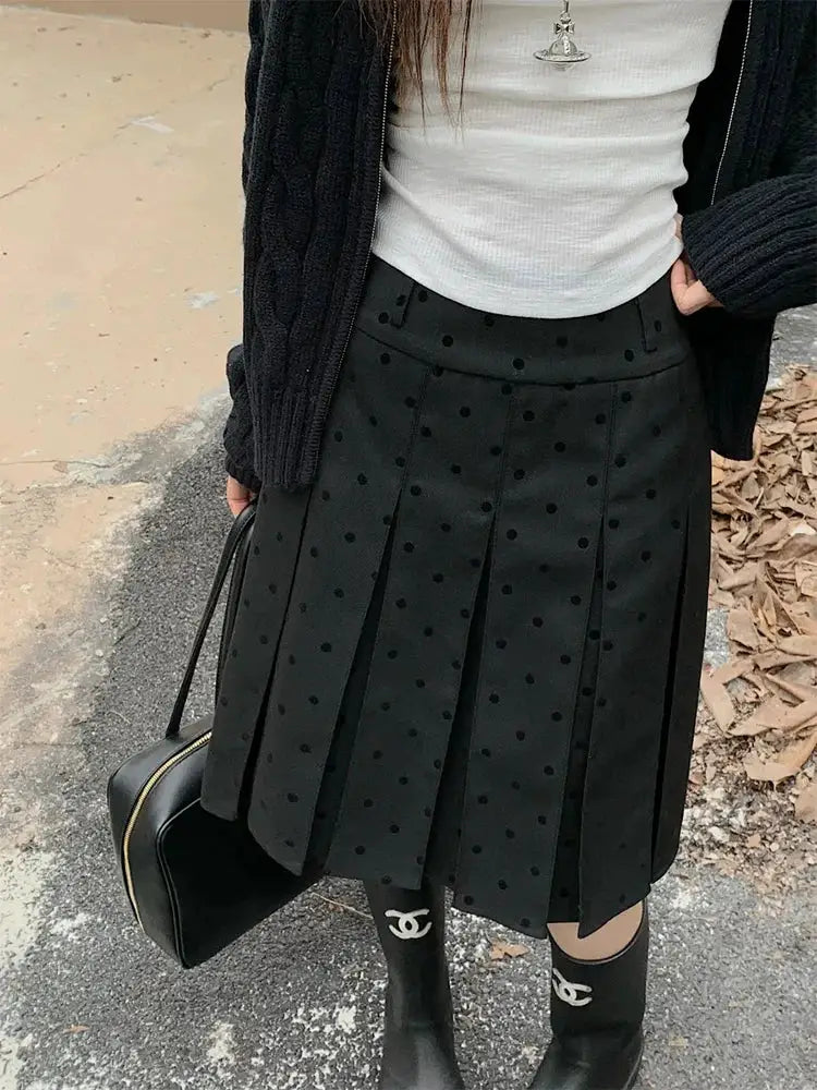 Simples Market polka-dot pleated high-waisted black A-line skirt, knee-length