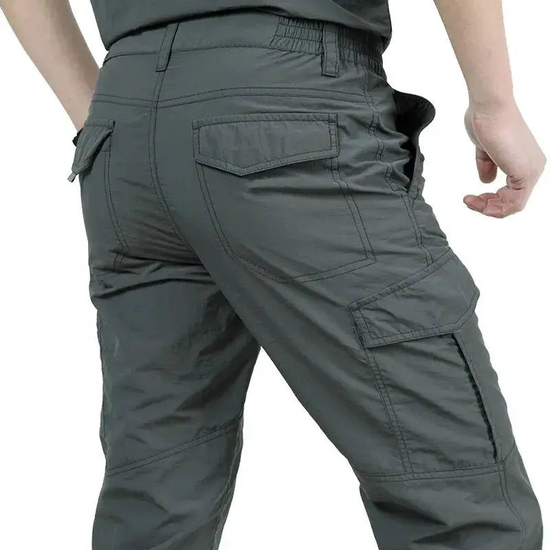 Military tactical cargo pants for men by Simples Market, waterproof multi-pocket outdoor trousers in olive.