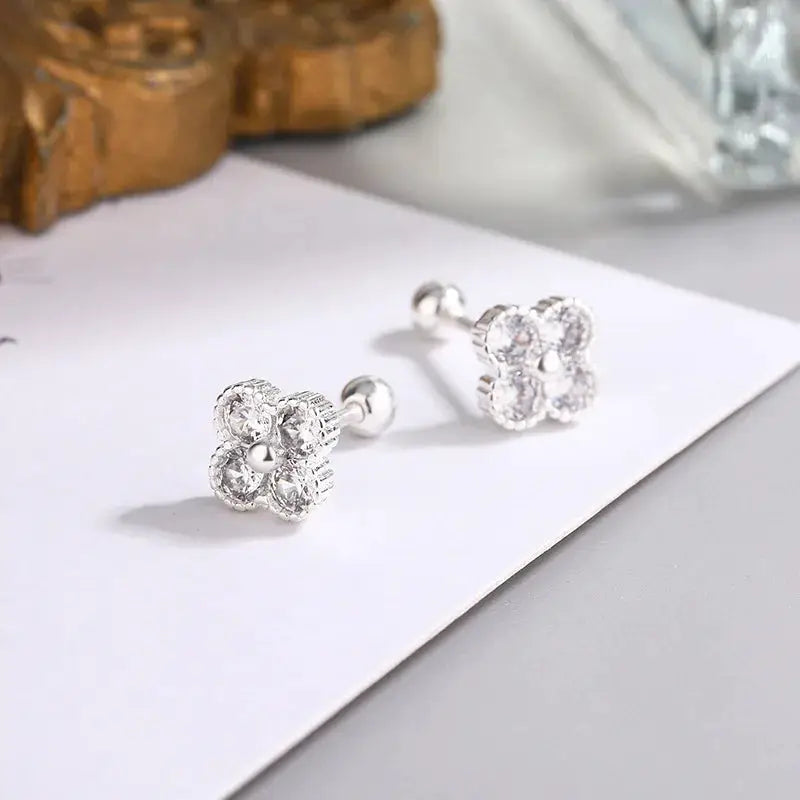 Simples Market sterling silver four-round zircon flower stud earrings for women, pair