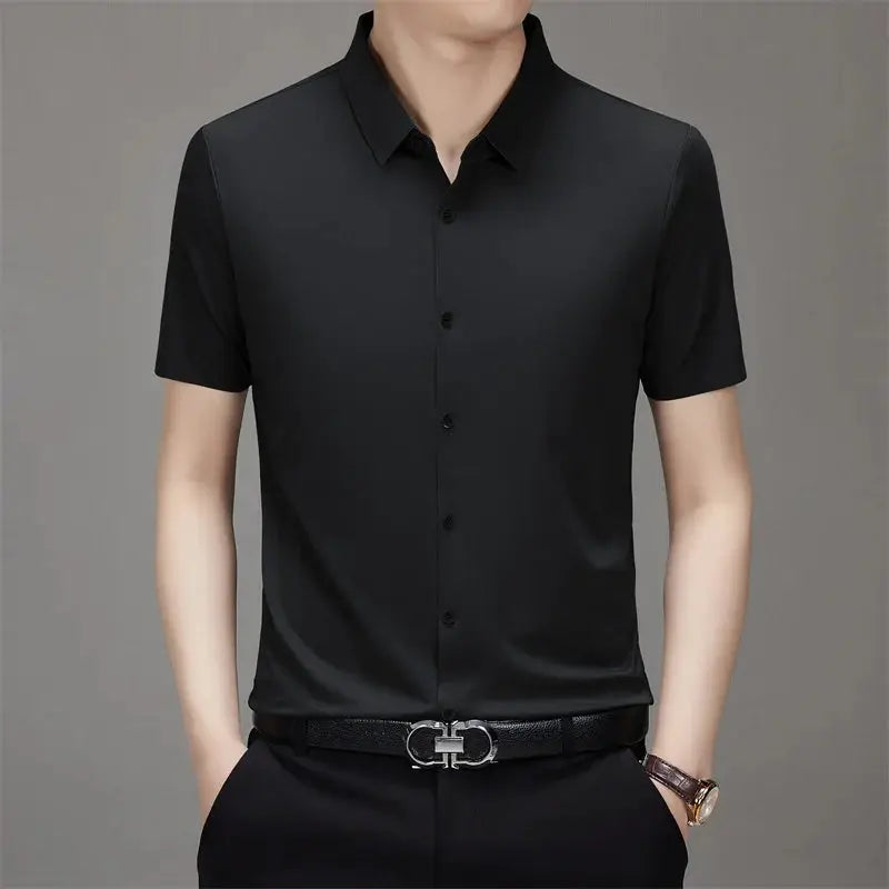 Men's business casual short-sleeve black shirt by Simples Market; no-iron, versatile top