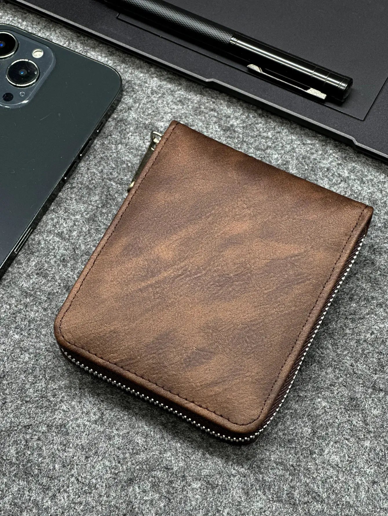 Zippered slim men's PU wallet in brown, compact business-design for coins and cards
