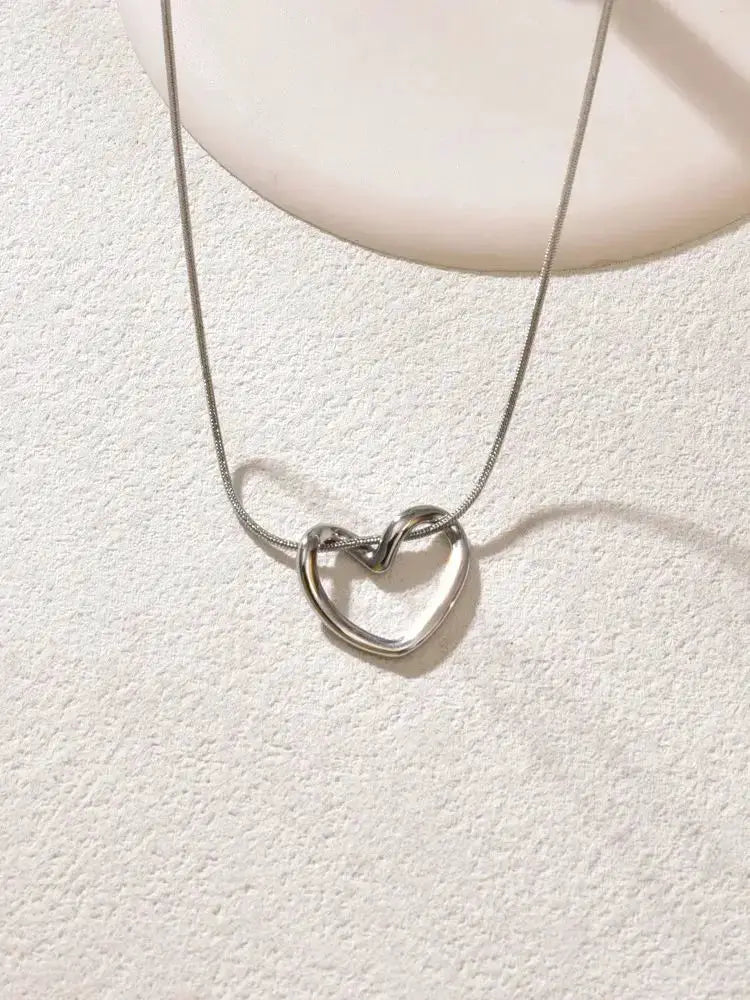 L40 Stainless Steel Hollow Heart Necklace For Women With Light Luxury Design And Heart Pendant Collarbone Chain