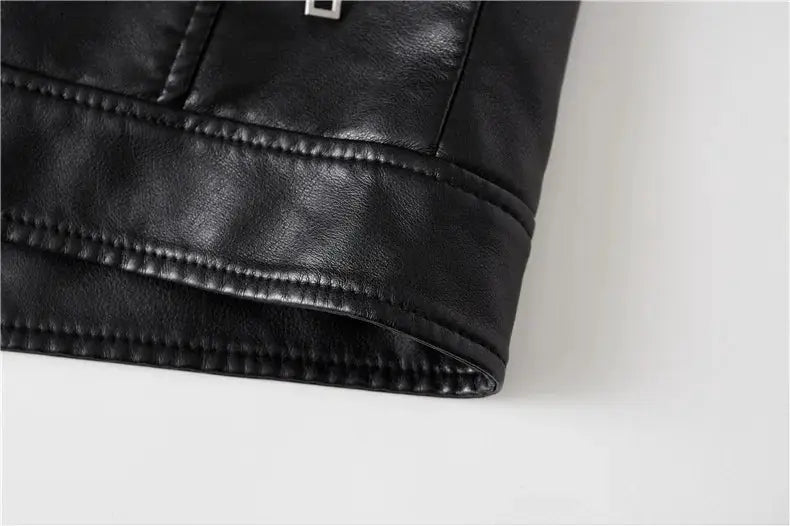 Leather jacket in black with double-stitched hem detail