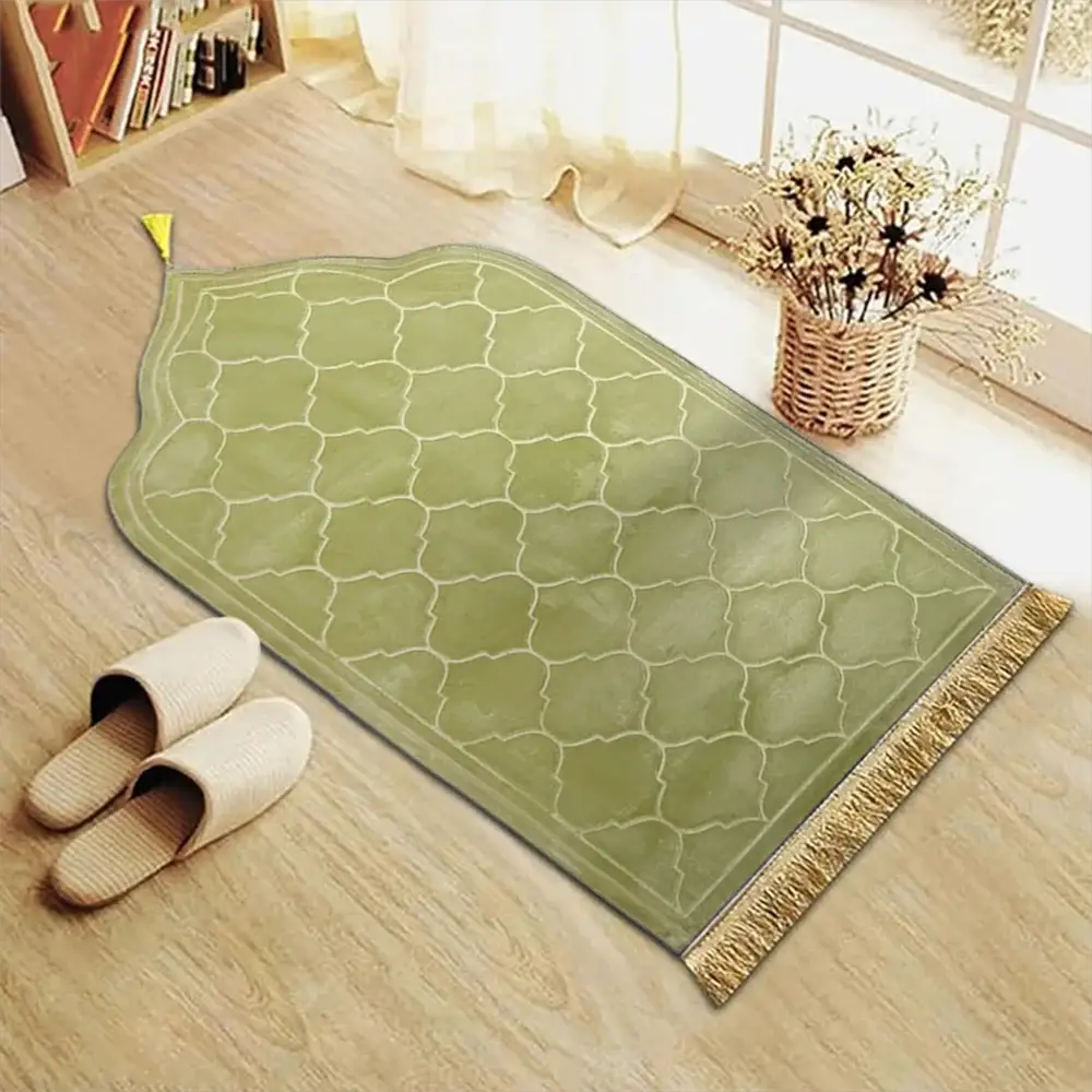 Thick green prayer rug with gold fringe tassels, soft flannel mat for praying