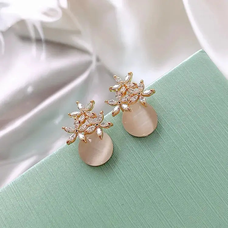 Flower Rhinestones Opal Stud Earrings for Women Exquisite Versatile Fashion Earrings Charms Jewelry Gifts Wholesale