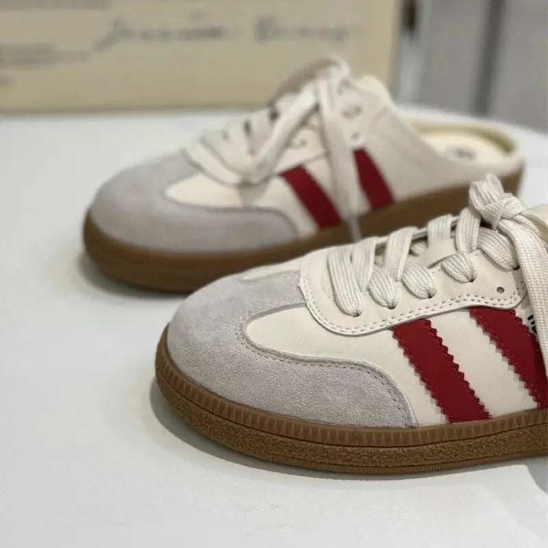 Women's sneakers Simples Market with white/cream uppers, red stripes, lace-up, gum sole