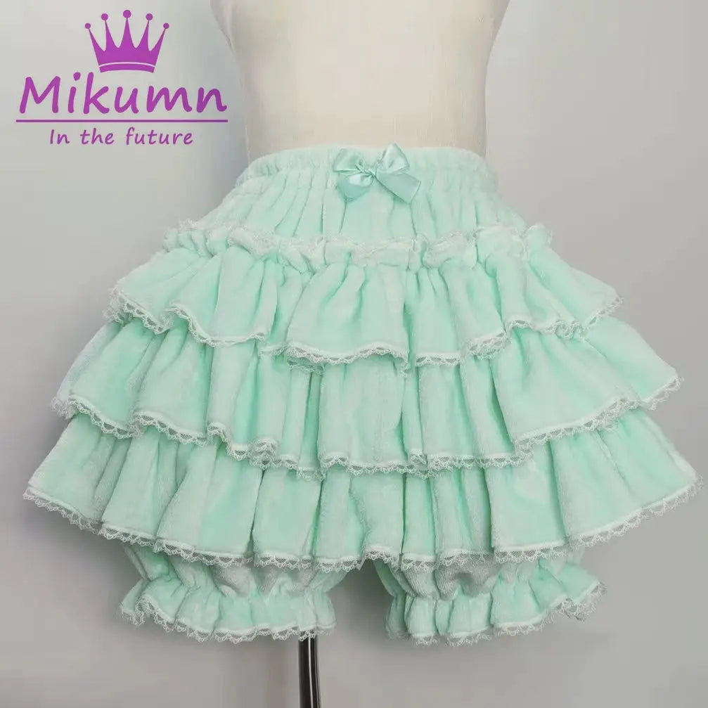Harajuku mint-green lantern shorts with tiered ruffles, white lace trim and bow (Simples Market)
