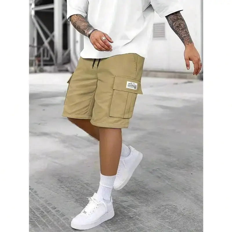 Simples Market men's khaki cargo shorts with elastic waistband and multiple pockets.