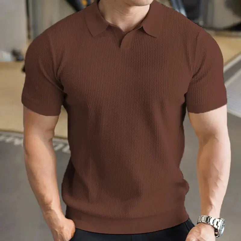 Men's knitted polo shirt, brown, short-sleeve with polo collar and textured knit.