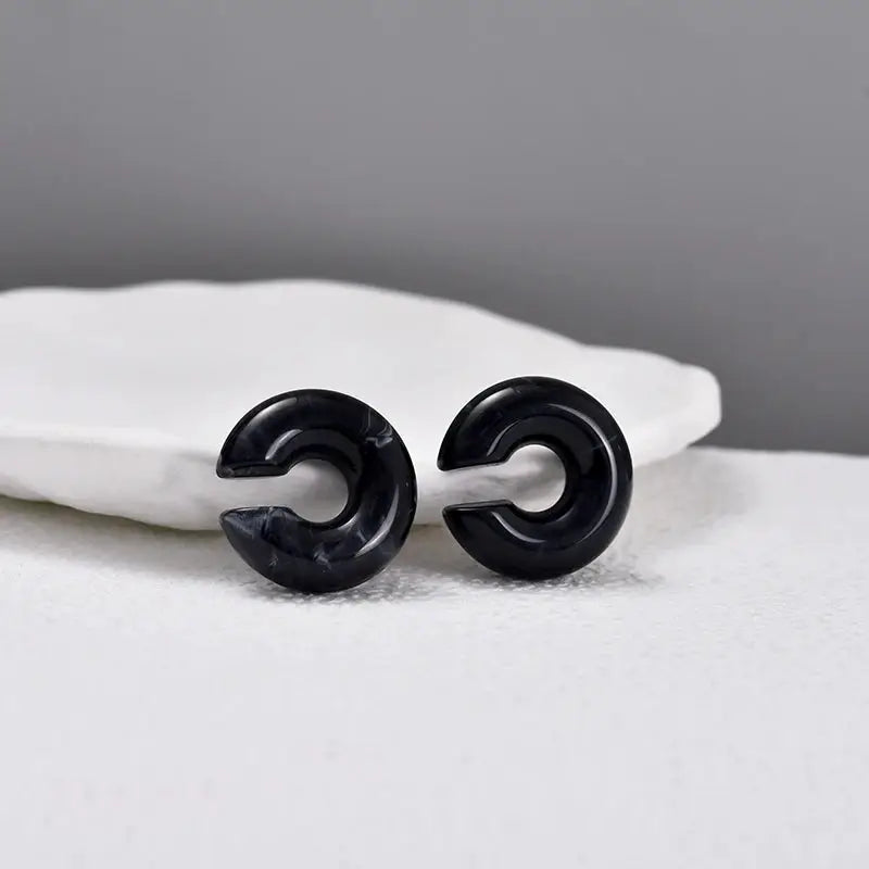 ClipCharm Simple Round Circle Clip Earrings For Women No Piercing C Shape Acrylic Lightweight Colorful Ear Cuffs