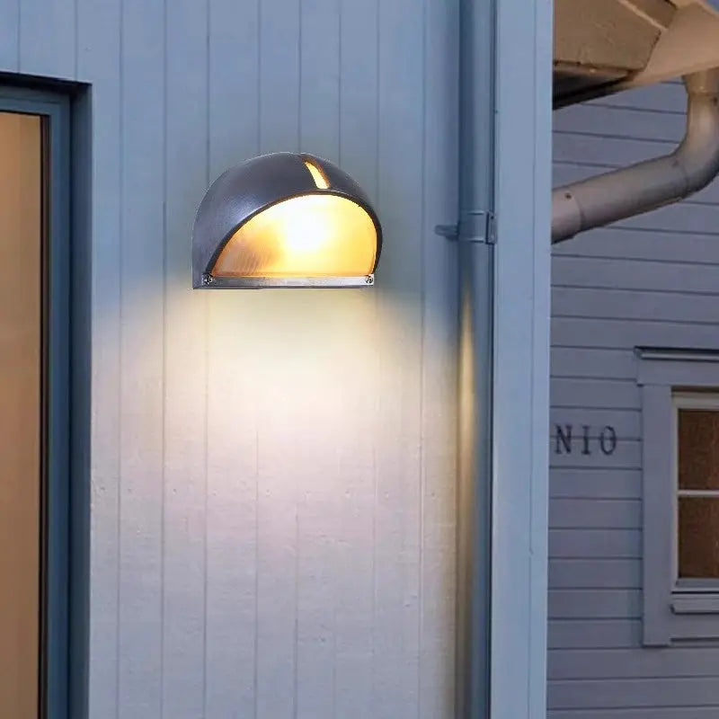 Outdoor retro LED wall lamp with E27, black metal half-dome and glass panel, IP65 waterproof wall light