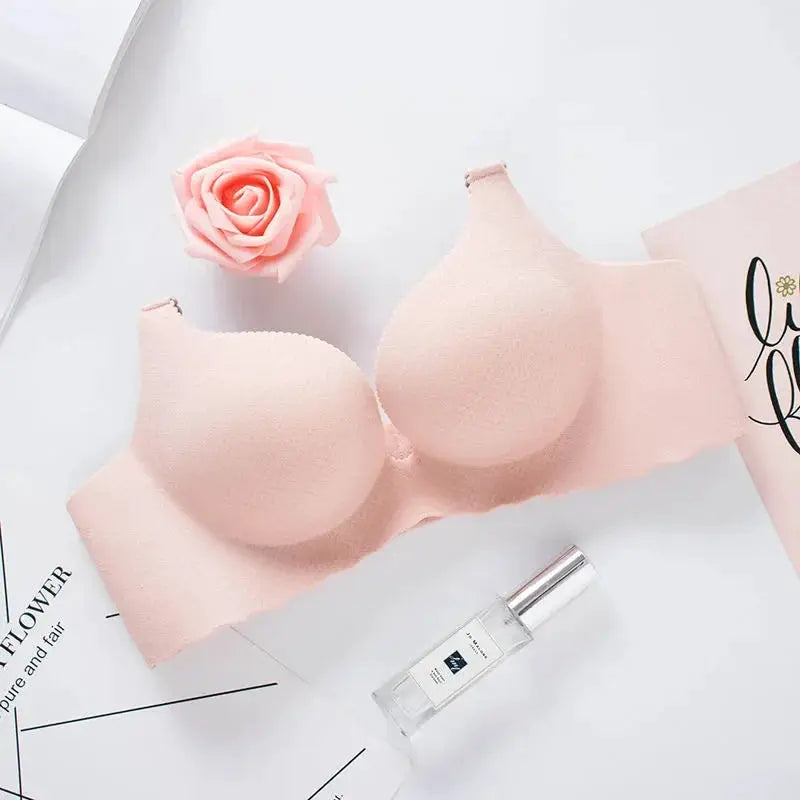 Extreme push-up bra with wireless double cups in soft peach-pink fabric, 8cm thick pads, adjustable deep-V neckline