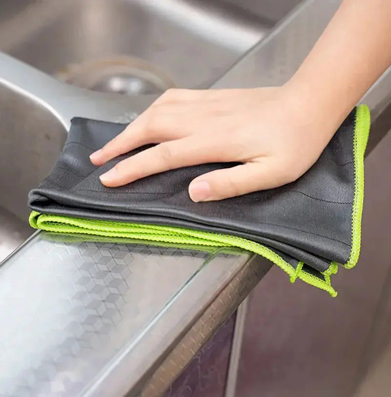 Lint-free carbon fiber cleaning cloth with neon-green edge for streak-free glass window polishing; reusable rag