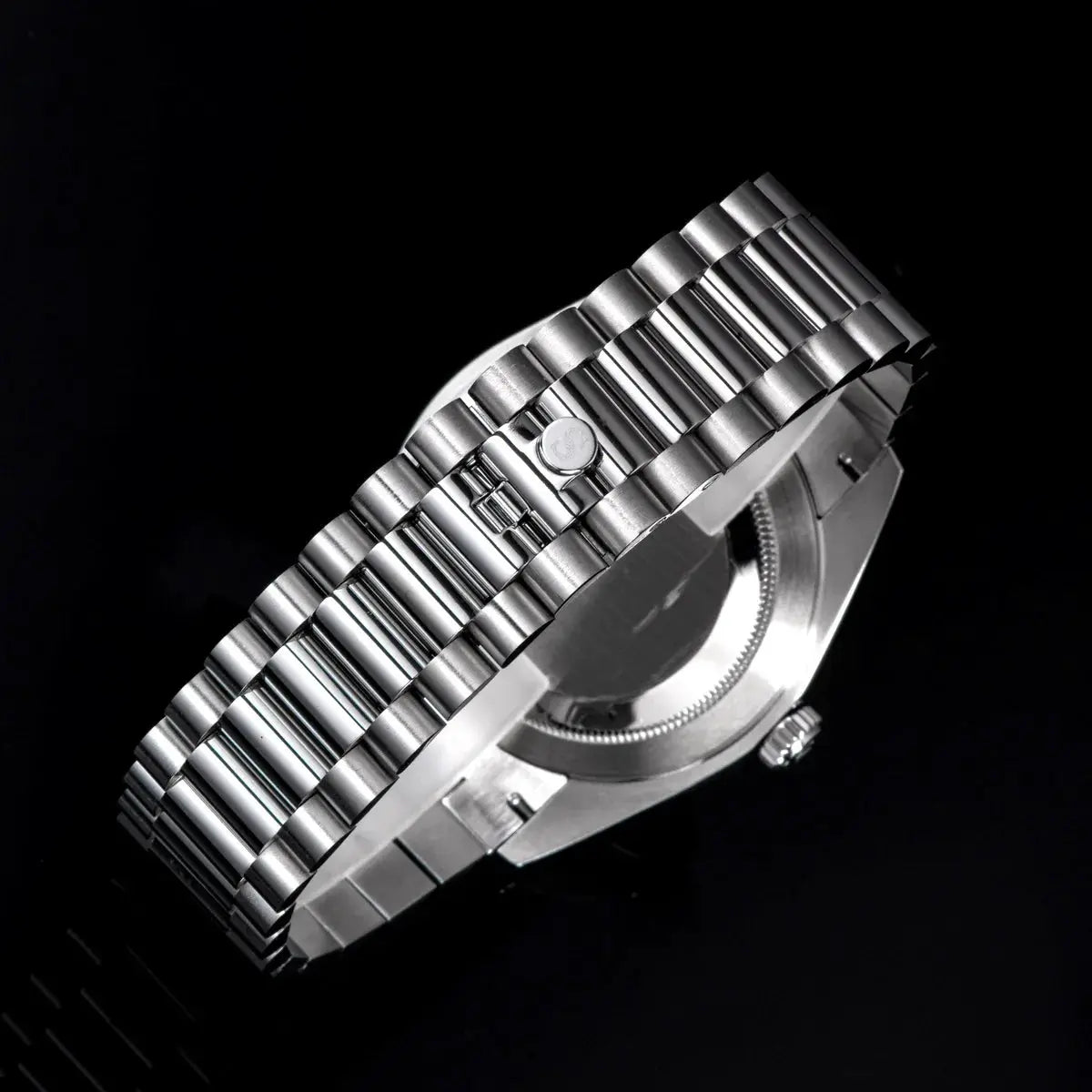 Mens stainless steel wristwatch with silver bracelet and screw-down crown