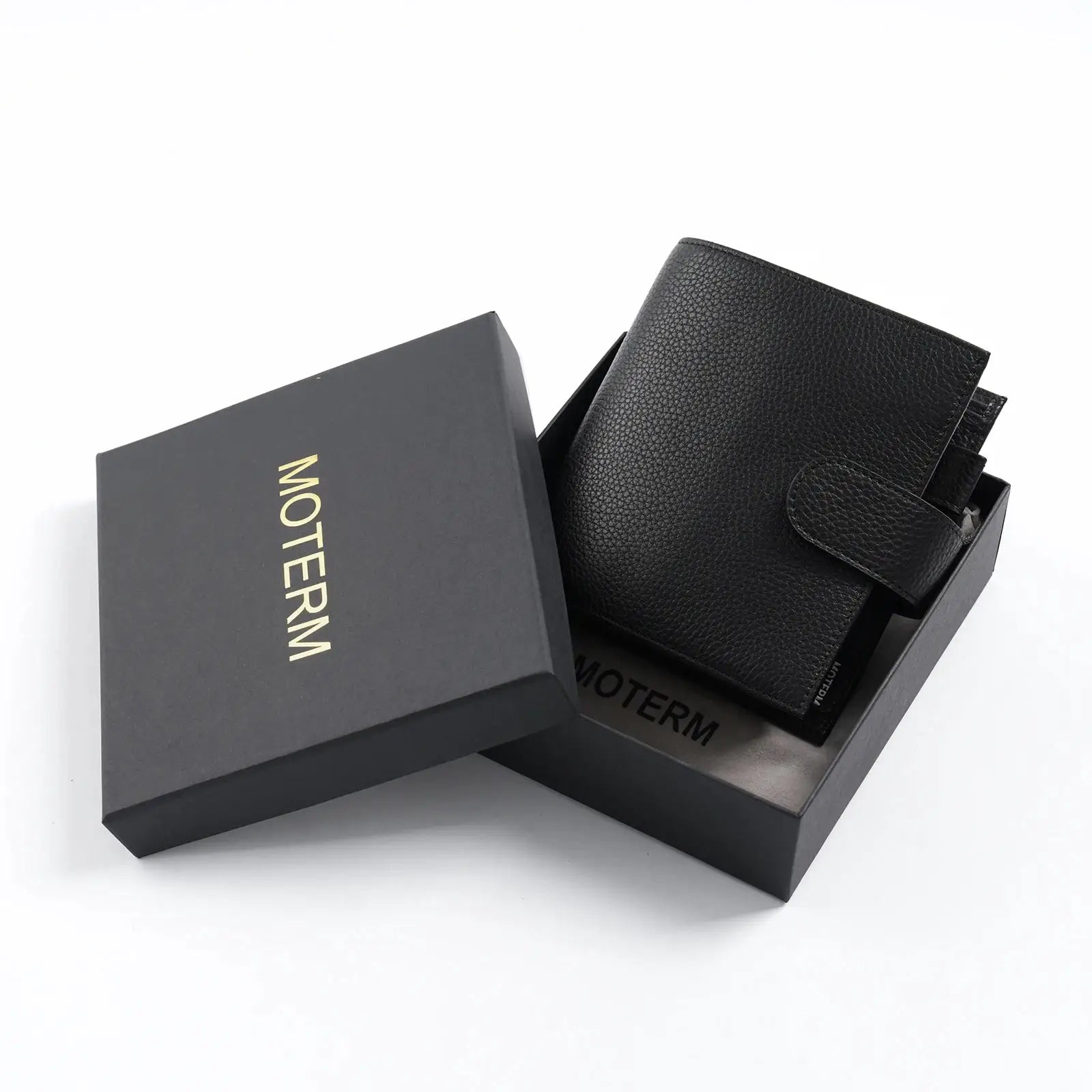 Moterm Luxe 2.0 pocket planner in black pebble-grain leather with strap, boxed by Simples Market