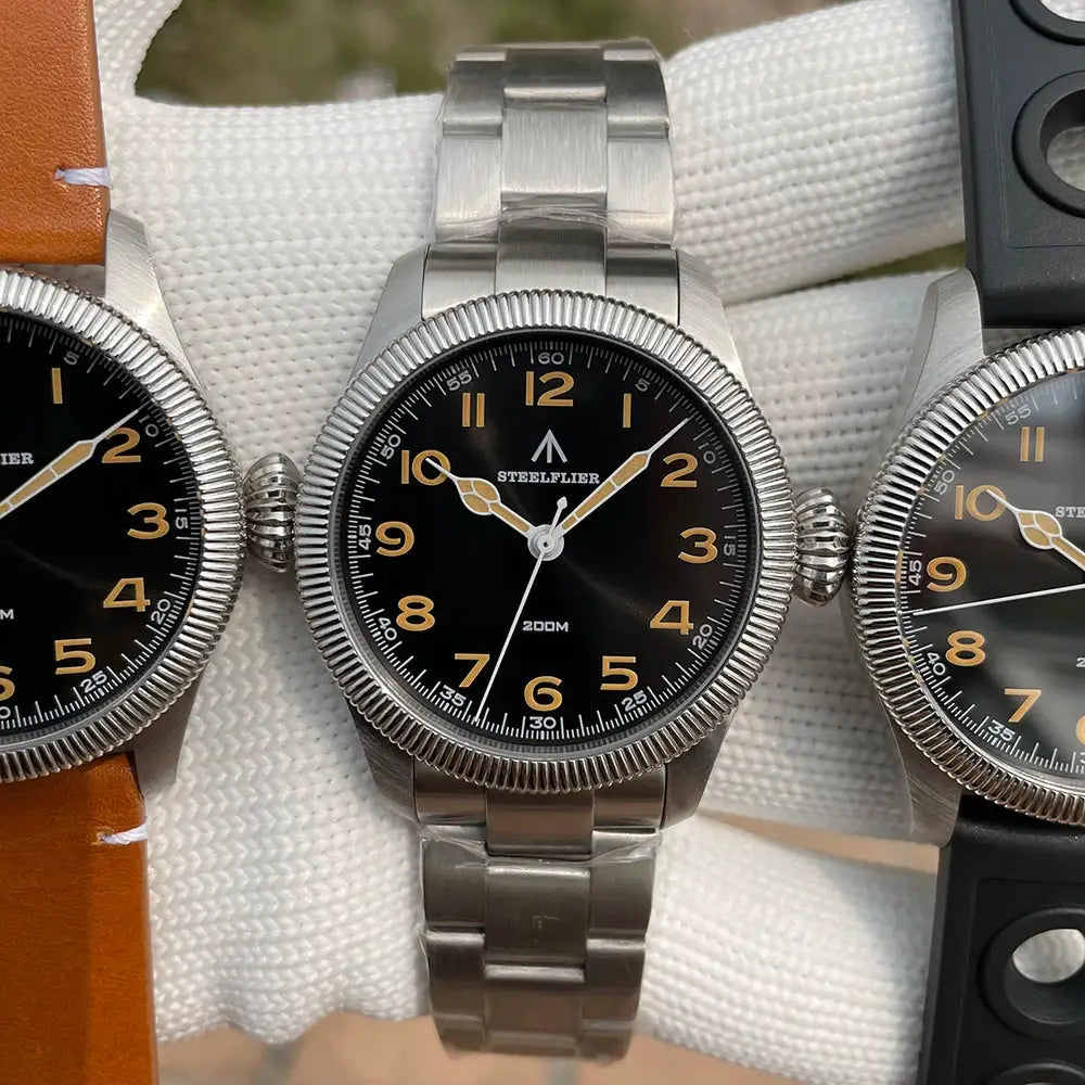 Three Steelflier SF741 quartz wristwatches with stainless steel bracelet, black dial, gold numerals, 200m, luminous