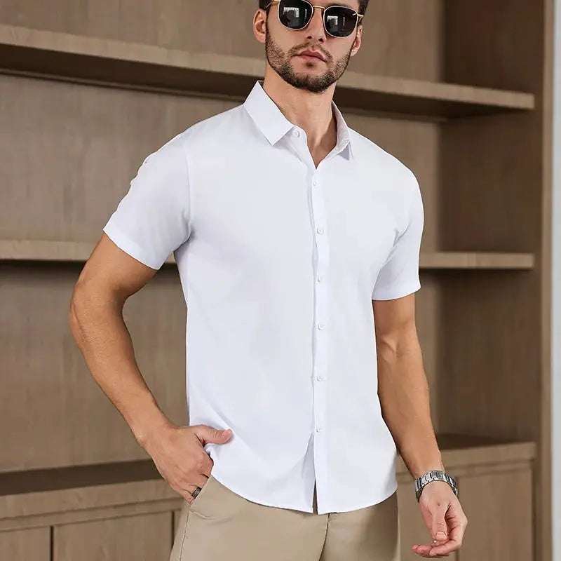 Men's white short-sleeve shirt by Simples Market, summer business casual, no-iron look