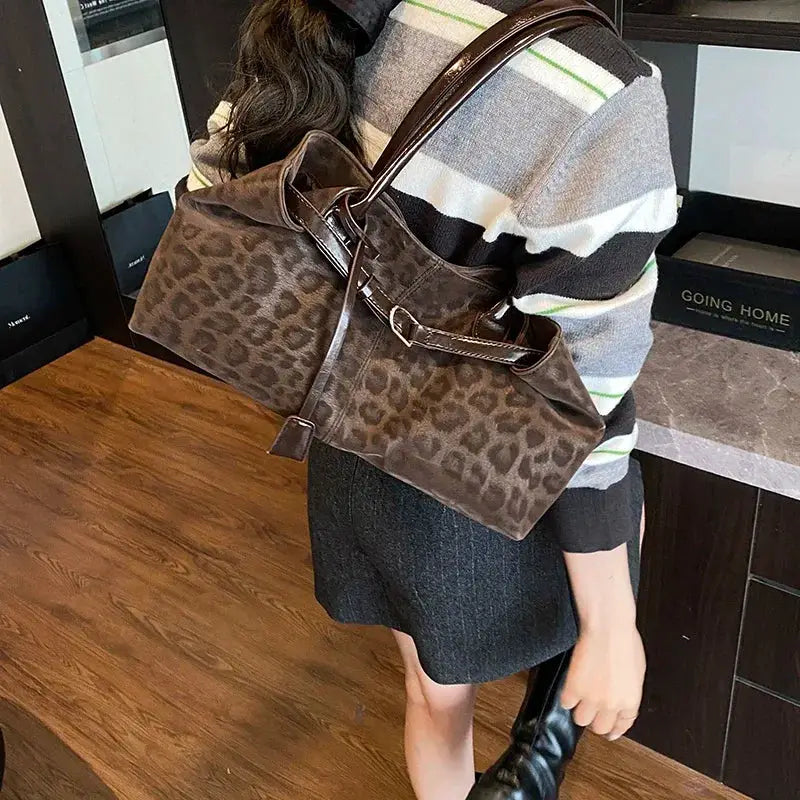 Leopard print PU leather shoulder bag with dark brown handles