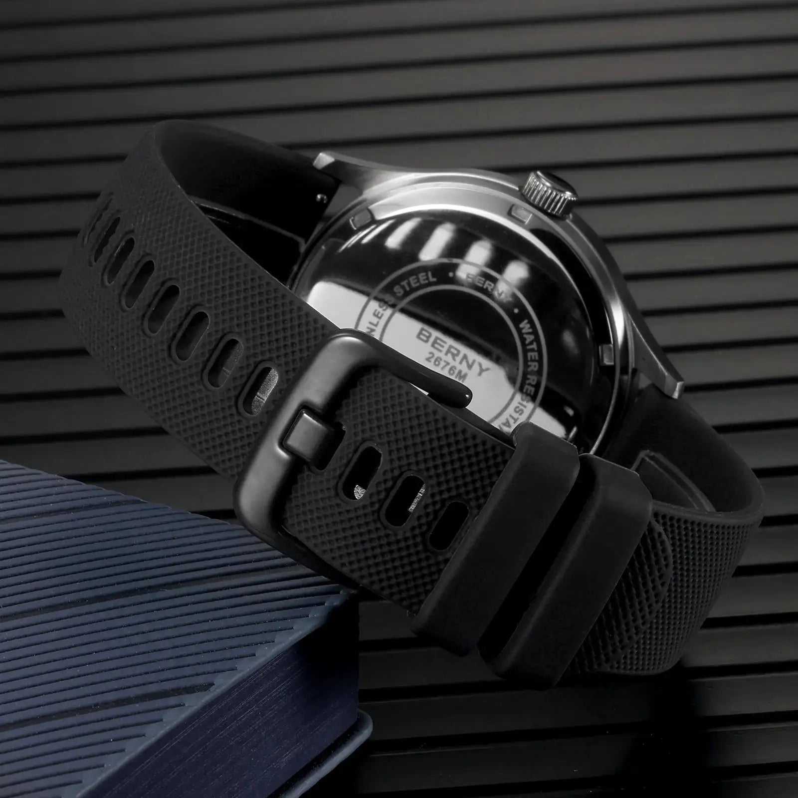 BERNY men's wristwatch with black silicone strap and stainless steel back