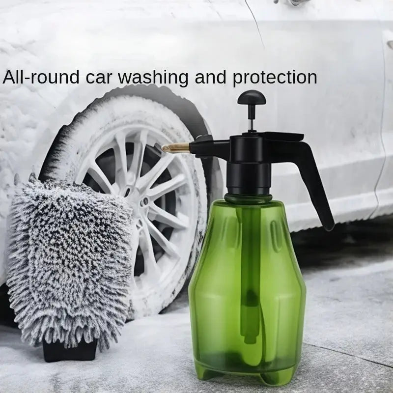 Car wash spray bottle from Simples Market, 1.5L, green plastic with black trigger