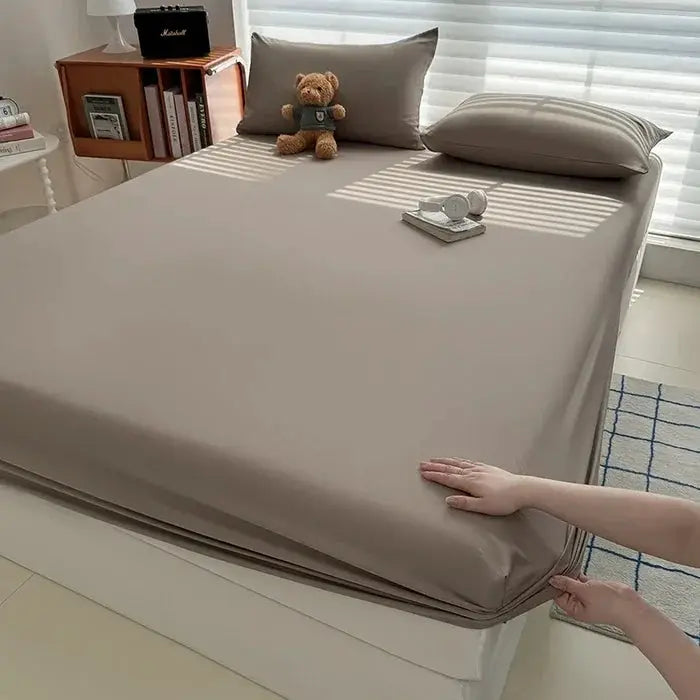 Washed fitted sheet with elastic bands by Simples Market for single to king beds; taupe non-slip mattress cover (90x200/150x200/180x200).