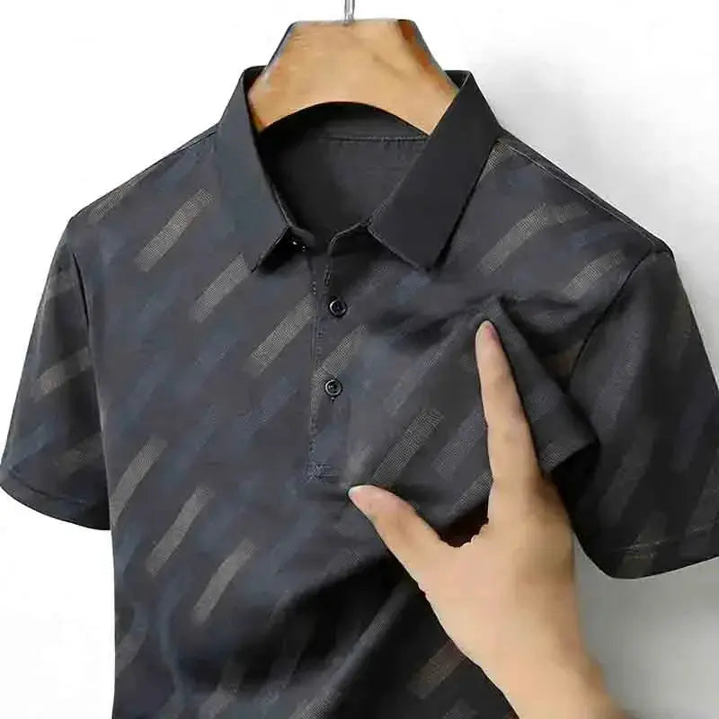 Men's short-sleeve polo shirt with diagonal striped print in dark gray by Simples Market.