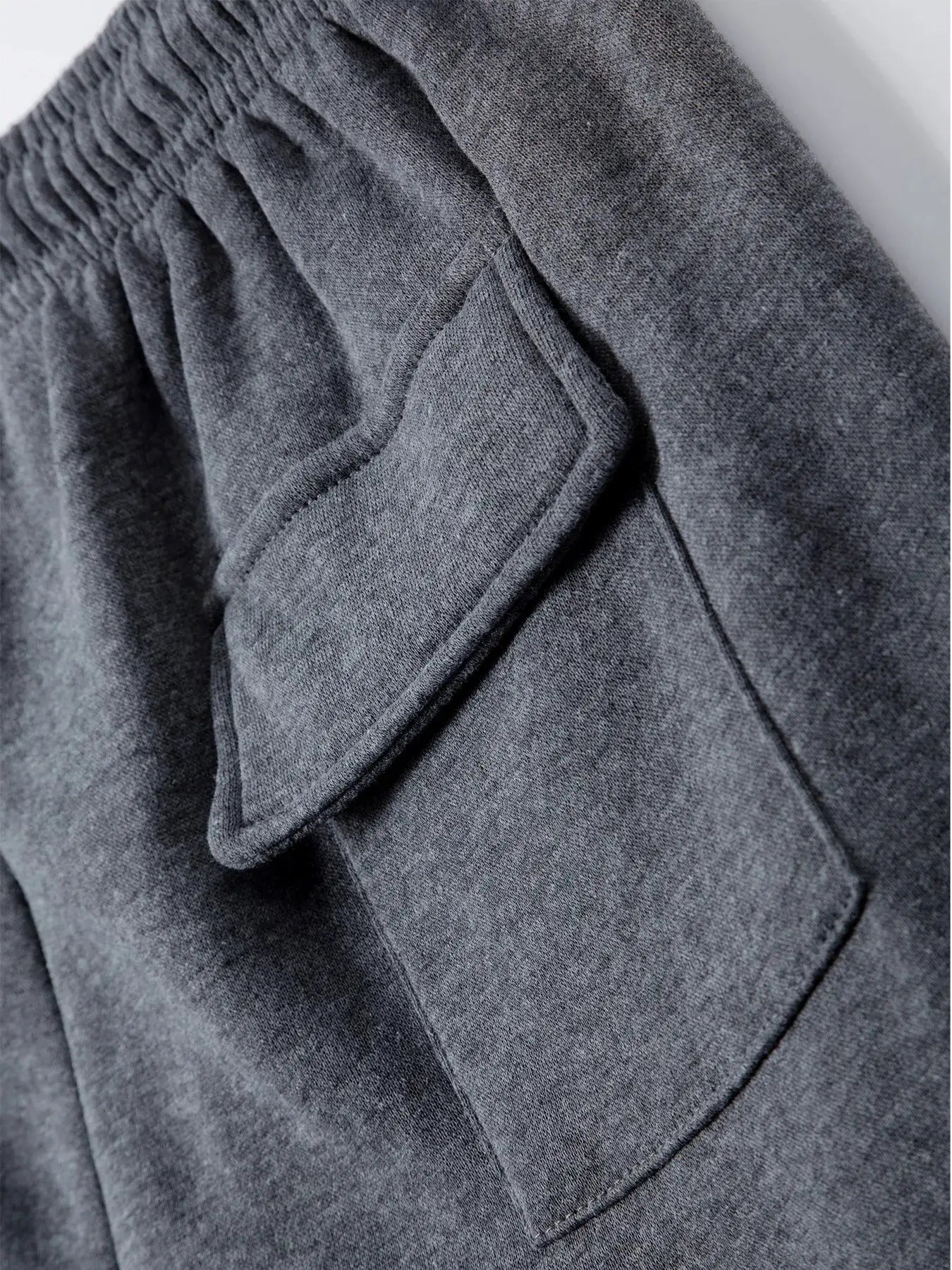 Men's gray cargo joggers with pocket and elastic waistband; Simples Market