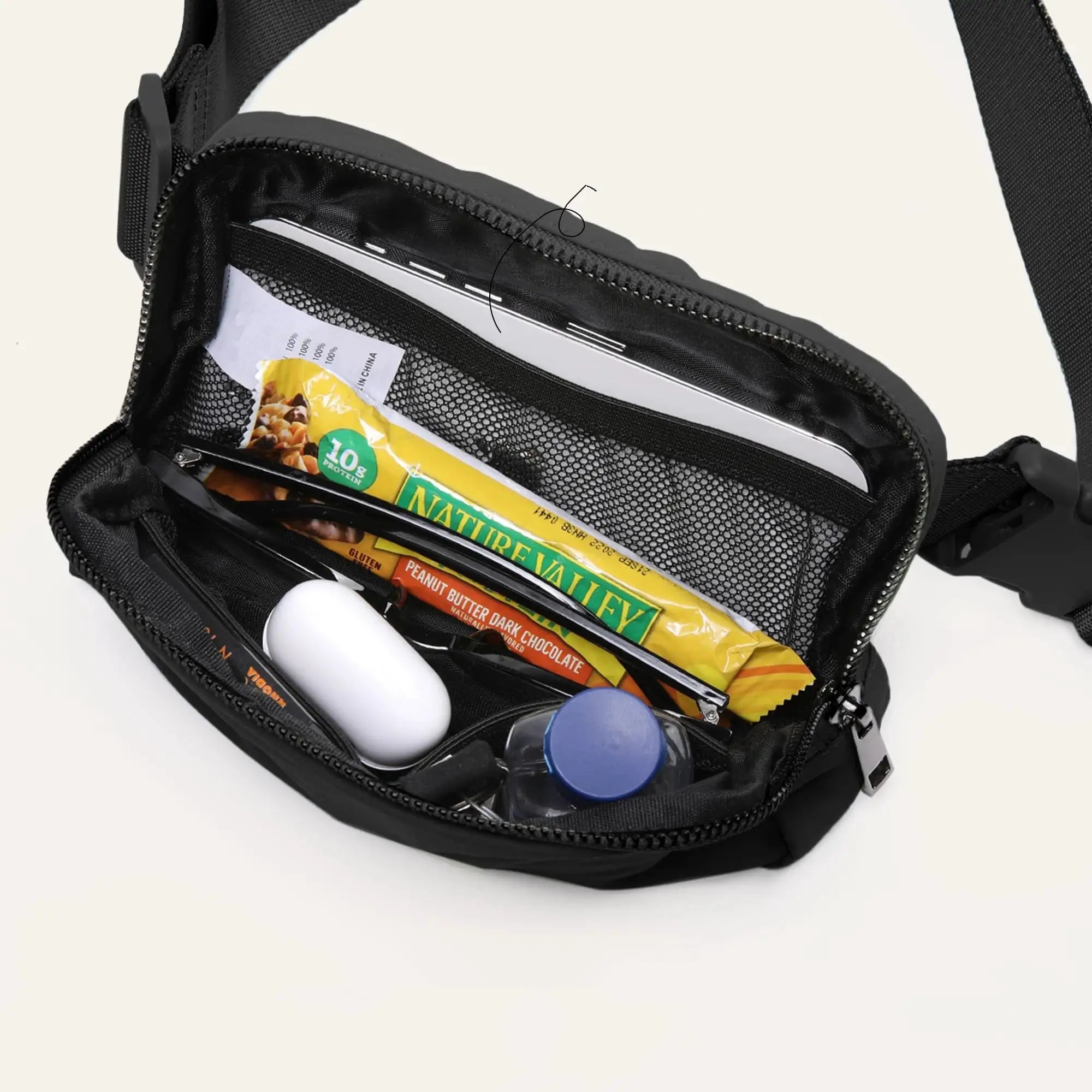 Simples Market sport waist bag; black waterproof running belt with zip pockets and inner mesh pocket.