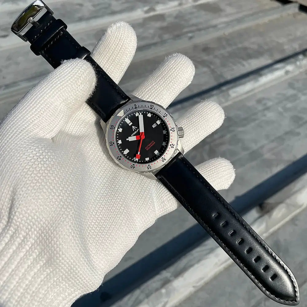 STEELFLIER SF752 dive watch with black dial and leather strap