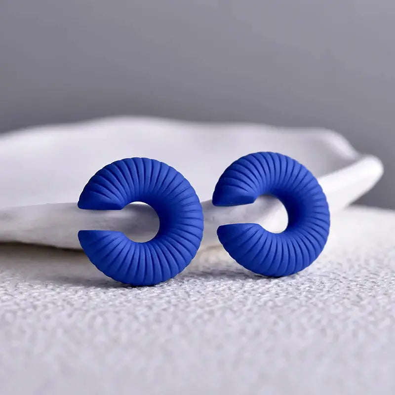 ClipCharm Simple Round Circle Clip Earrings For Women No Piercing C Shape Acrylic Lightweight Colorful Ear Cuffs