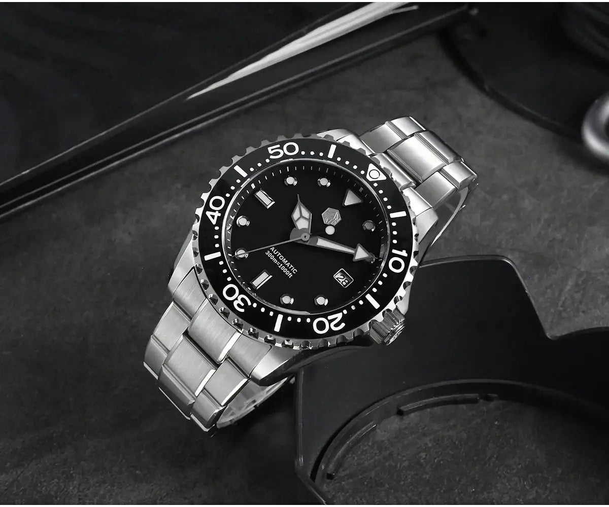 San Martin diver watch 40–44mm with stainless steel bracelet, black dial, unidirectional bezel.