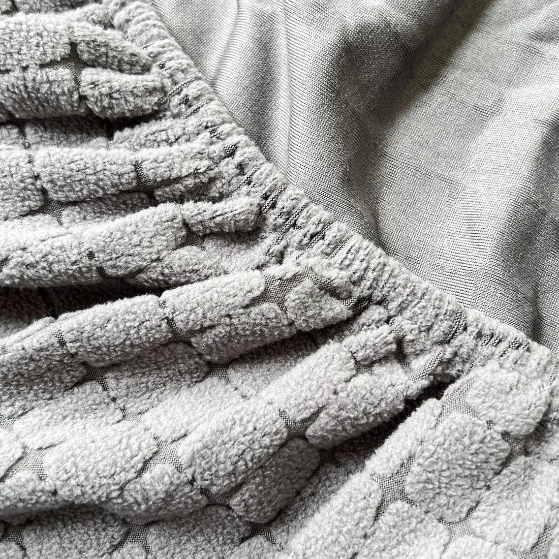 Sofa seat cushion cover in gray plush jacquard, thick stretch fabric; removable and washable, Simples Market.