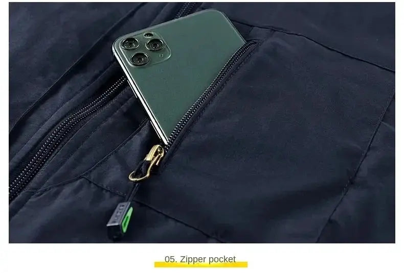Outdoors men's heated gilet with a zipper pocket holding a smartphone in navy fabric Simples Market