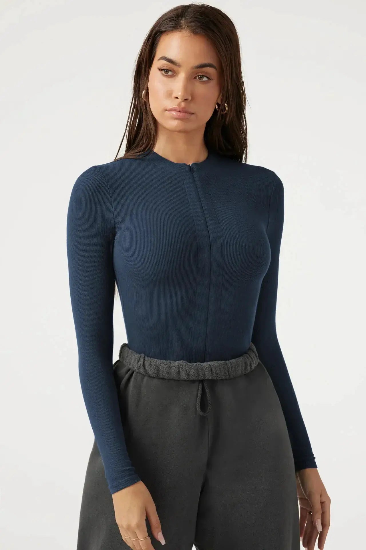 Simples Market women's navy ribbed knit jumpsuit with front zipper, form-fitting long sleeves.