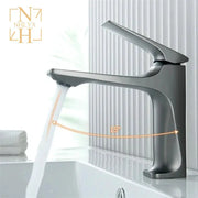 Simples Market brass-core modern bathroom sink faucet, deck-mounted, single-handle hot and cold water mixer.