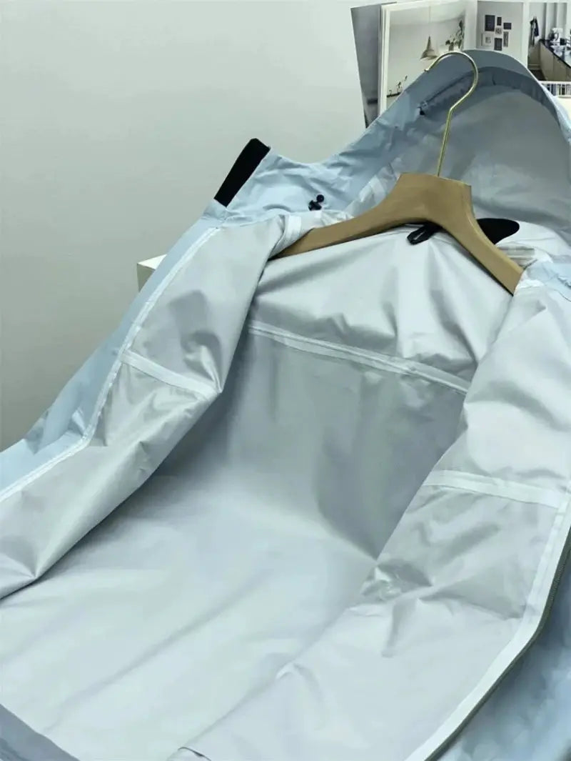 Men's windproof soft-shell jacket by Simples Market in light gray, outdoor hiking and camping gear.