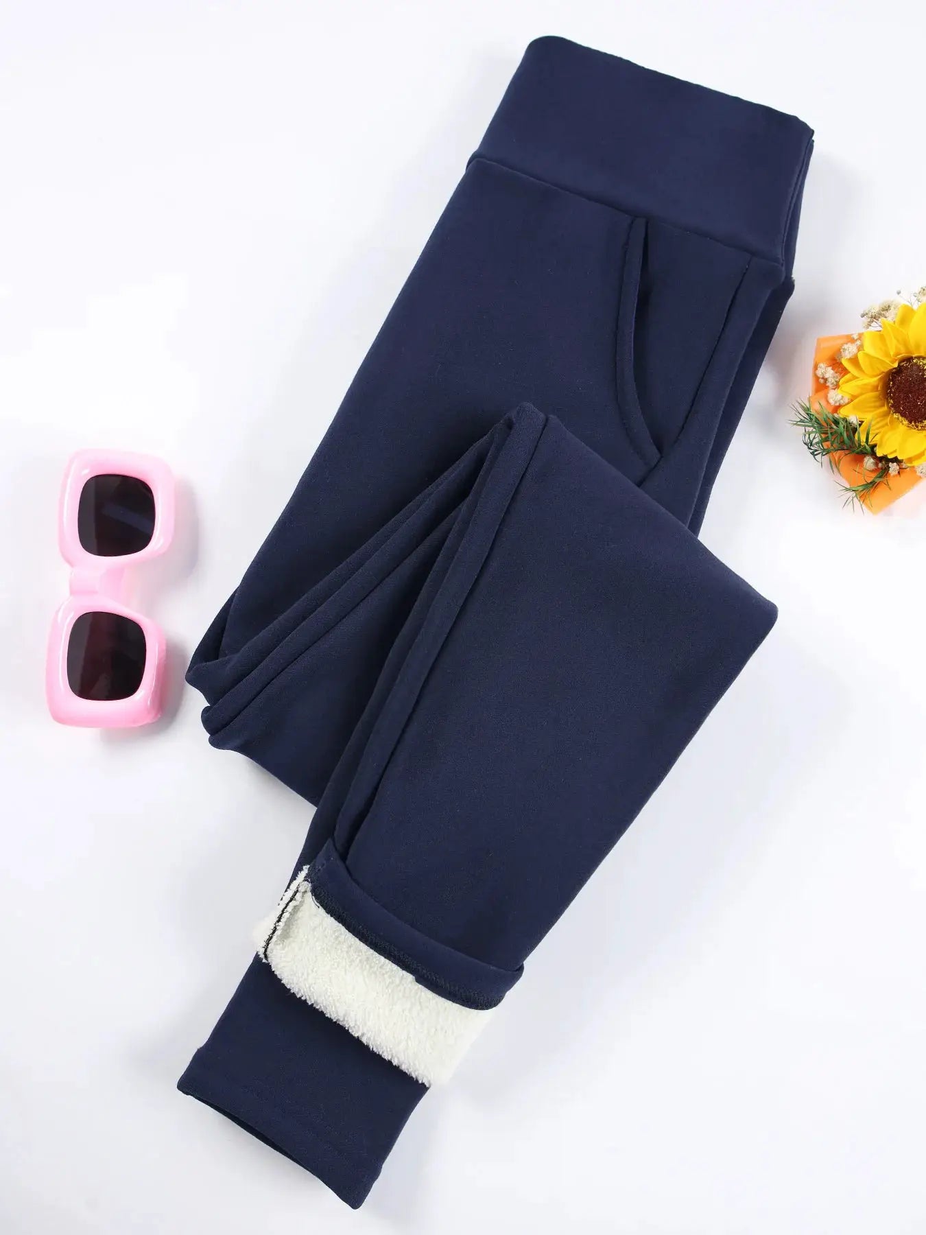 Women’s navy high-waist fleece-lined leggings with pockets by Simples Market; pink sunglasses and sunflower bouquet