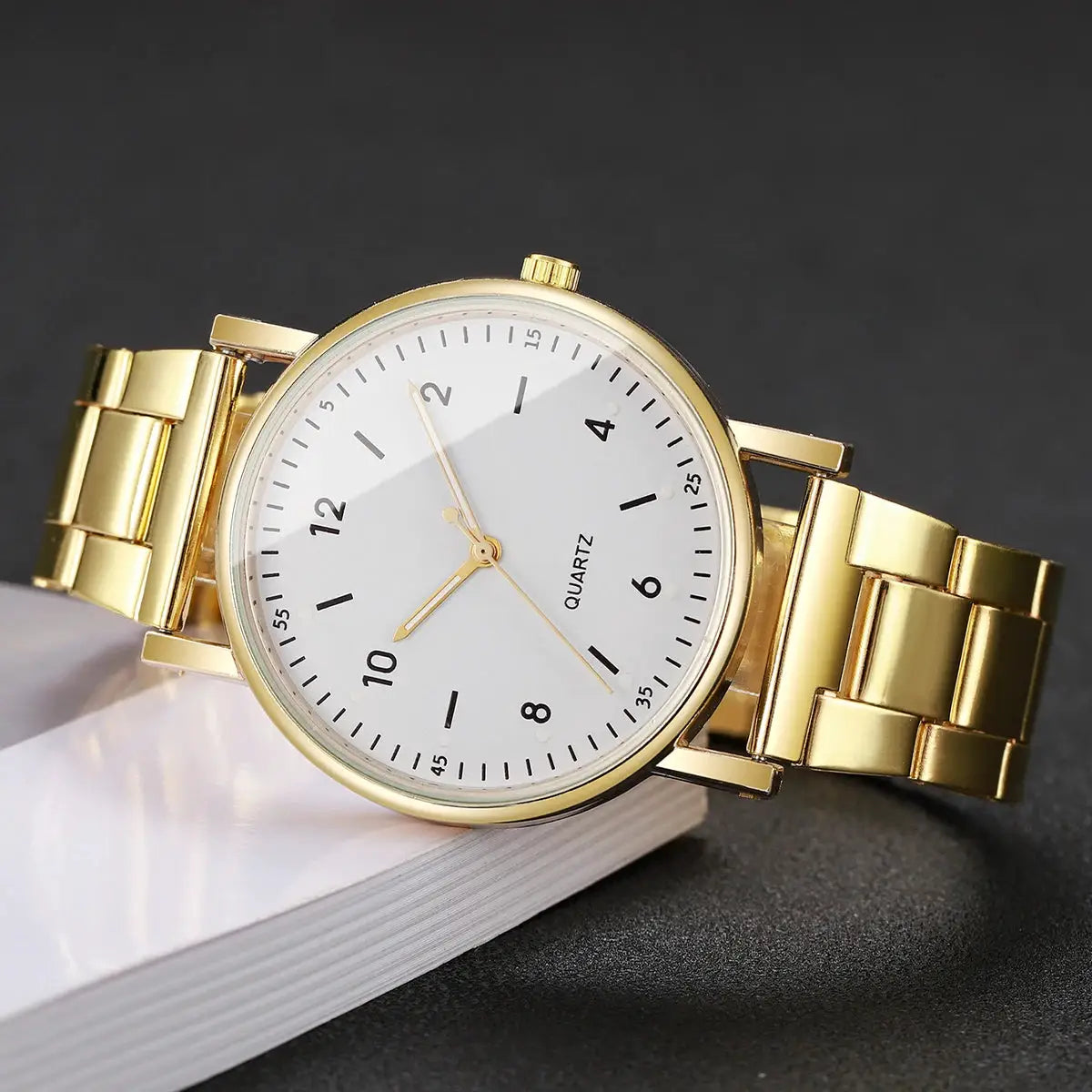 Gold-tone quartz women's watch with metal bracelet and Arabic dial by Simples Market