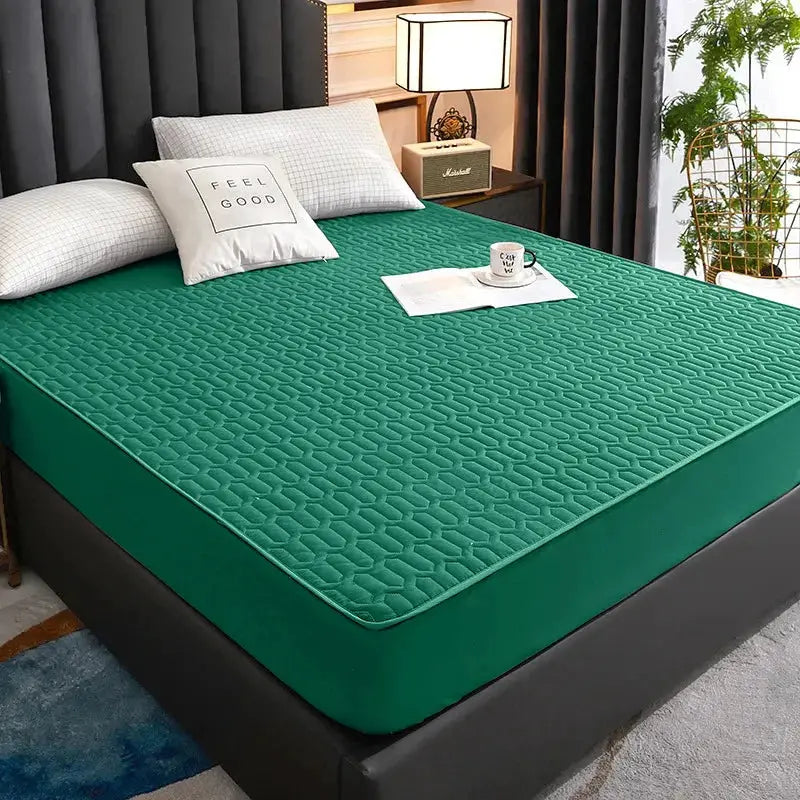 Waterproof quilted green fitted mattress cover for 150/160/180x200 beds.