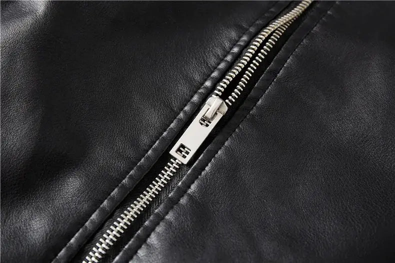 Men's black leather jacket with fur lining, 2025 Winter, Simples Market, silver zipper, biker style.