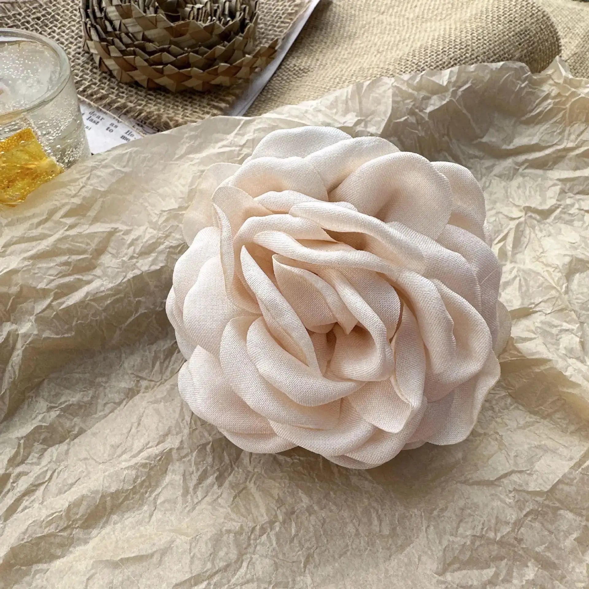 LuxeHair Stereoscopic Rose Hair Clips For Women Sturdy Back Of The Head Shark Clips Fashionable Hair Accessories
