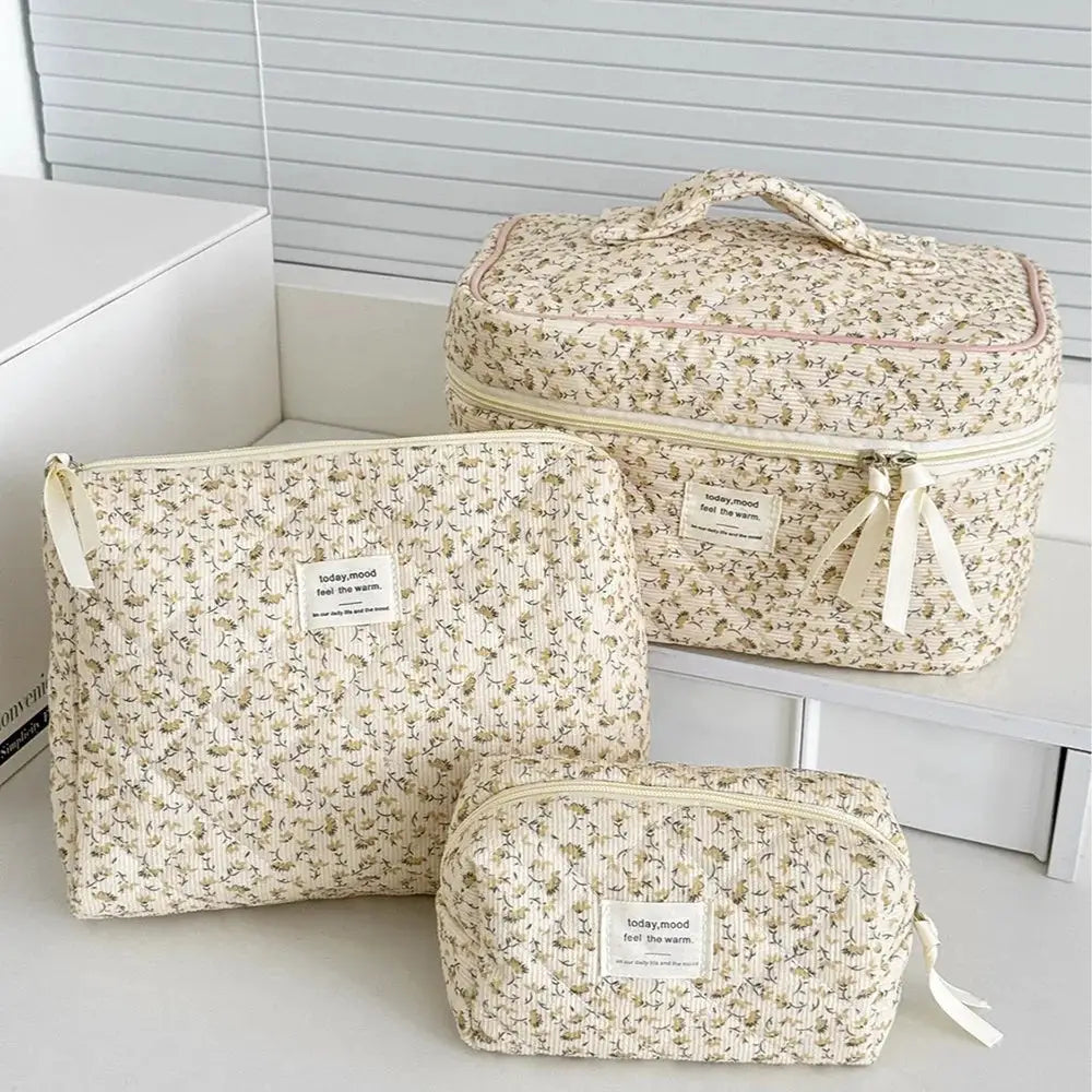 Wholesale Vintage Floral Cosmetic Pouch Handbag Travel Organizer Quilted Large Capacity Makeup Storage Bag