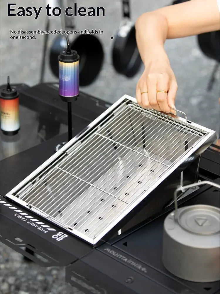 Simples Market MountainHiker 304 stainless steel portable barbecue grill with folding grate on outdoor table