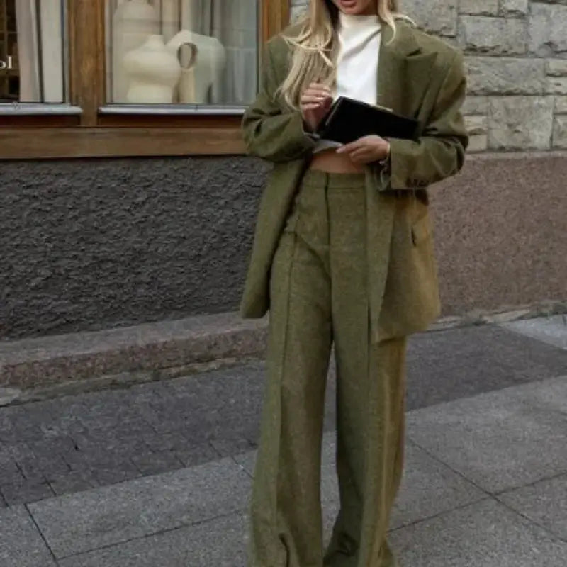 Women's olive-green soft-shoulder-pad blazer with matching straight-leg pants, Simples Market